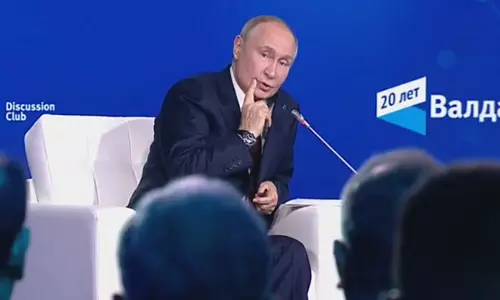 रूसी राष्ट्रपति Putin ने भारत को महान शक्ति और सबसे बड़ी बढ़ती अर्थव्यवस्थाओं में से एक कहा रूसी राष्ट्रपति Putin ने भारत को महान शक्ति और सबसे बड़ी बढ़ती अर्थव्यवस्थाओं में से एक कहा