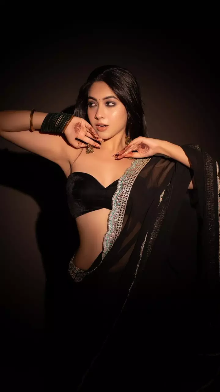 रीम समीर शेख ने फ्लॉन्ट किया फिगर