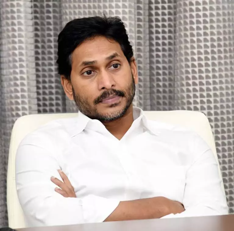 Former CM Jagan ने सरकार पर सोशल मीडिया कार्यकर्ताओं को आतंकित करने का आरोप लगाया