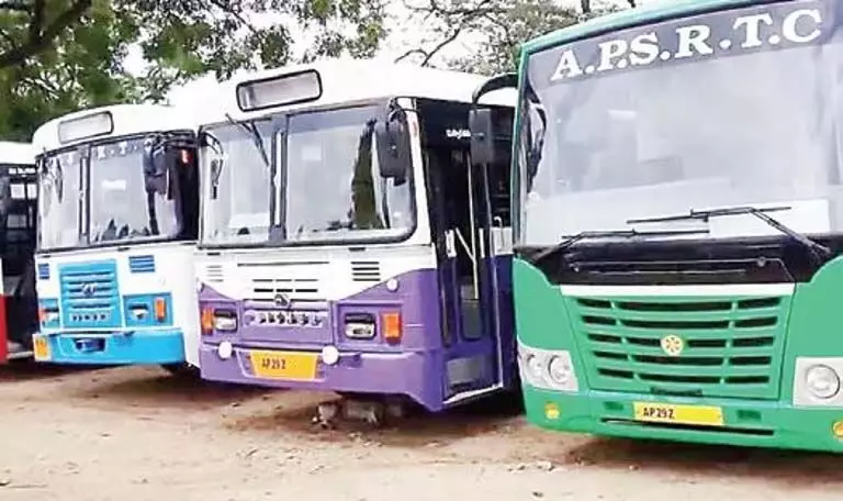 APSRTC ने गुंटूर में भीड़ से निपटने के लिए 150 विशेष बसें शुरू कीं