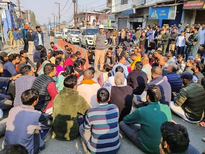 दो रक्षा गार्डों की हत्या पर किश्तवाड़ में बंद, Jammu में विरोध प्रदर्शन