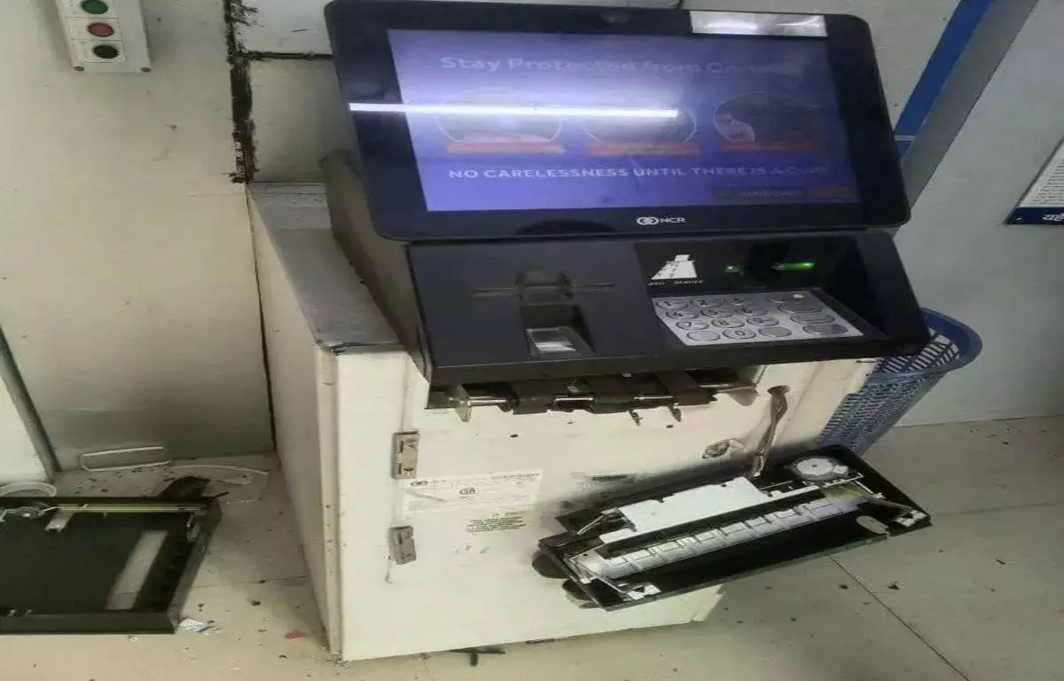 BREAKING: अज्ञात नकाबपोशों ने ATM मशीन को तोडा, मामलें में जांच जारी