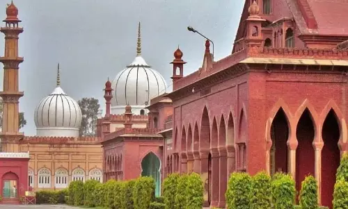 AMU अल्पसंख्यक दर्जा कानूनी विवाद: घटनाक्रम की एक श्रृंखला AMU अल्पसंख्यक दर्जा कानूनी विवाद: घटनाक्रम की एक श्रृंखला