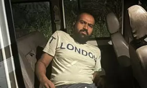 ग्रेटर नोएडा : पुलिस और बदमाश के बीच मुठभेड़, आरोपी गिरफ्तार, अवैध हथियार बरामद ग्रेटर नोएडा : पुलिस और बदमाश के बीच मुठभेड़, आरोपी गिरफ्तार, अवैध हथियार बरामद