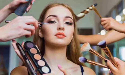 मेकअप के बाद न करें ये गलतियां मेकअप के बाद न करें ये गलतियां