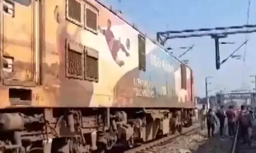 फिर हुआ रेल हादसा, एक्सप्रेस ट्रेन के तीन कोच पटरी से उतरे, VIDEO फिर हुआ रेल हादसा, एक्सप्रेस ट्रेन के तीन कोच पटरी से उतरे, VIDEO