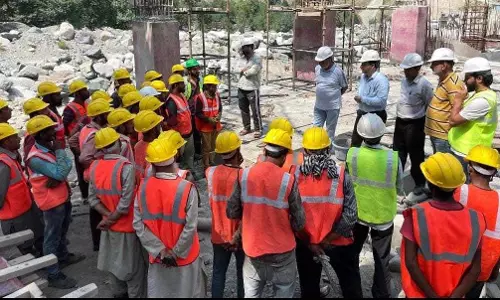 श्रम आयुक्त ने प्राथमिकता के आधार पर राशन कार्ड प्राप्त करने का आग्रह किया