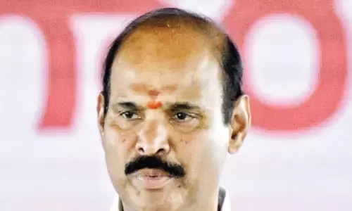 Andhra: कोलुसु ने सोशल मीडिया कार्यकर्ताओं का समर्थन करने के लिए जगन पर निशाना साधा Andhra: कोलुसु ने सोशल मीडिया कार्यकर्ताओं का समर्थन करने के लिए जगन पर निशाना साधा