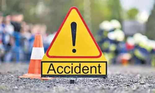 Telangana: सड़क दुर्घटना में हैदराबाद के चार लोगों की मौत Telangana: सड़क दुर्घटना में हैदराबाद के चार लोगों की मौत