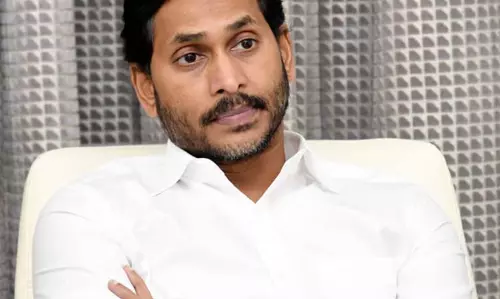 Former CM Jagan ने सरकार पर सोशल मीडिया कार्यकर्ताओं को आतंकित करने का आरोप लगाया Former CM Jagan ने सरकार पर सोशल मीडिया कार्यकर्ताओं को आतंकित करने का आरोप लगाया