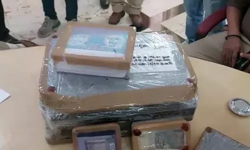 OMG! नकली नोट छापने का धंधा, पुलिस भी रह गई दंग OMG! नकली नोट छापने का धंधा, पुलिस भी रह गई दंग