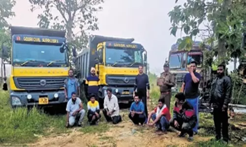 Odisha: ओडिशा में 40 टन सफेद क्वार्ट्ज पत्थर जब्त, छह गिरफ्तार Odisha: ओडिशा में 40 टन सफेद क्वार्ट्ज पत्थर जब्त, छह गिरफ्तार
