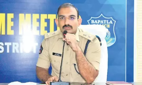 Bapatla में खुले में शराब पीने पर 2.2 हजार लोगों पर मामला दर्ज