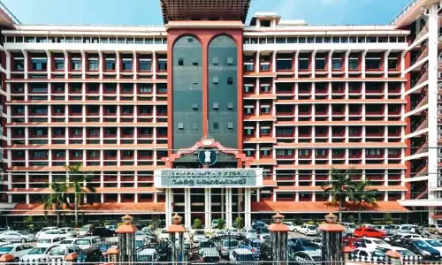 Kerala High Court ने कहा- शिक्षकों को छात्रों को अनुशासित करने के लिए आपराधिक आरोपों का डर
