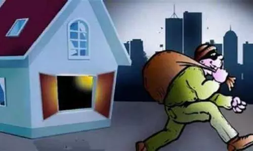 Madhubani: विसौल गांव में संवेदक के घर आठ लाख की चोरी