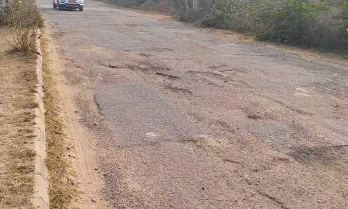 Lucknow: पंडितखेड़ा में जर्जर सड़क से राहत मिलेगी