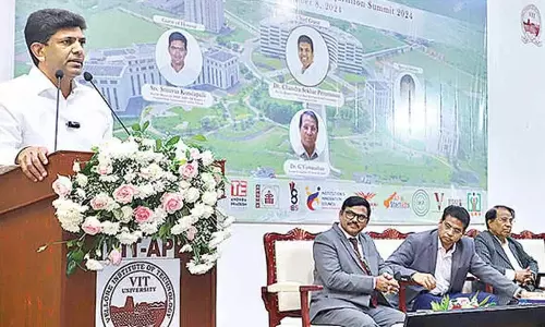 AP: पेम्मासानी ने छात्रों को उद्यमशील उद्यम अपनाने के लिए प्रेरित किया AP: पेम्मासानी ने छात्रों को उद्यमशील उद्यम अपनाने के लिए प्रेरित किया