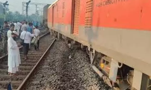 Darjeeling: सिकंदराबाद-शालीमार एक्सप्रेस के दो डिब्बे पटरी से उतरे Darjeeling: सिकंदराबाद-शालीमार एक्सप्रेस के दो डिब्बे पटरी से उतरे