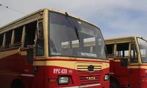 केरल सरकार ने KSRTC को 30 करोड़ रुपये आवंटित किए, लेकिन वेतन में देरी आसन्न केरल सरकार ने KSRTC को 30 करोड़ रुपये आवंटित किए, लेकिन वेतन में देरी आसन्न