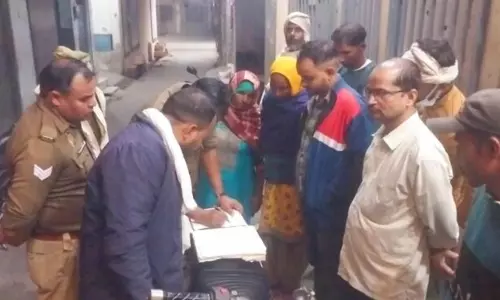 Shamli: नवजात शिशु की मौत से गुस्साए परिजनों ने अस्पताल में किया हंगामा