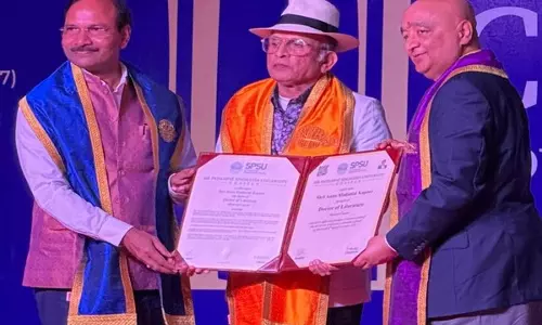 Annu Kapoor को उदयपुर स्थित विश्वविद्यालय से साहित्य में मानद डॉक्टरेट की उपाधि मिली Annu Kapoor को उदयपुर स्थित विश्वविद्यालय से साहित्य में मानद डॉक्टरेट की उपाधि मिली