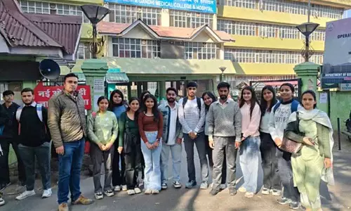एचपीयू के विद्यार्थियों ने किया IGMC का दौरा