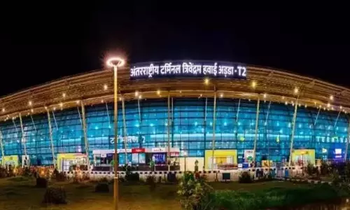 पद्मनाभस्वामी मंदिर में 6 लोग फंसे, तिरुवनंतपुरम एयरपोर्ट 5 घंटे बंद पद्मनाभस्वामी मंदिर में 6 लोग फंसे, तिरुवनंतपुरम एयरपोर्ट 5 घंटे बंद