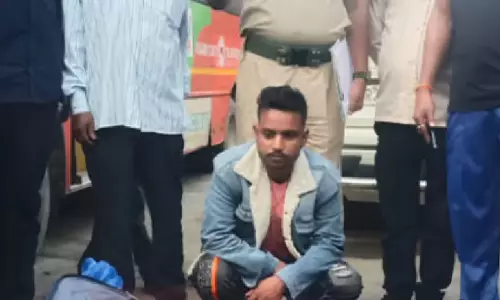 Assam :  गुवाहाटी पुलिस और एसओजी ने आईएसबीटी पर छापेमारी कर 70 लाख रुपये के नकली नोट बरामद किए