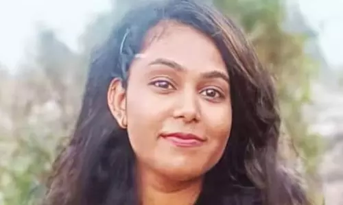 KERALA : कोझिकोड में 26 वर्षीय रेल यात्री की गिरकर मौत KERALA : कोझिकोड में 26 वर्षीय रेल यात्री की गिरकर मौत