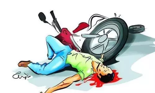 Firozabad: दो मोटरसाइकिलों की भिड़ंत के बाद पीछे से आ रही रोडवेज बस ने रौंदा