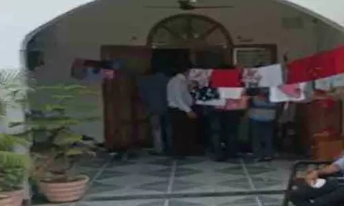कबाड़ व्यवसायी के यहां छापेमारी जारी