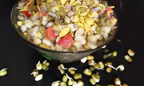 अंकुरित अनाज और मकई चाट रेसिपी