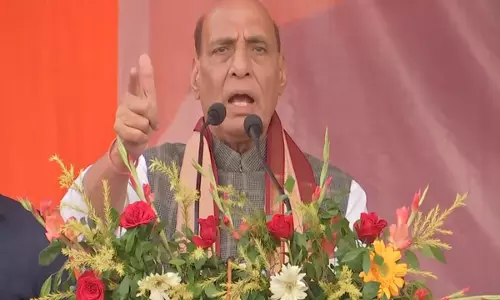Congress का जाति सर्वेक्षण धोखा: राजनाथ सिंह, खड़गे को कल्याण का खाका पेश करने की चुनौती Congress का जाति सर्वेक्षण धोखा: राजनाथ सिंह, खड़गे को कल्याण का खाका पेश करने की चुनौती