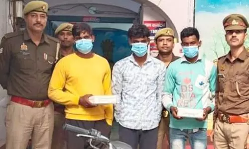 Deoband: पुलिस ने बाइक व मोबाइल चोरी करने वाले तीन चोरों को दबोचा