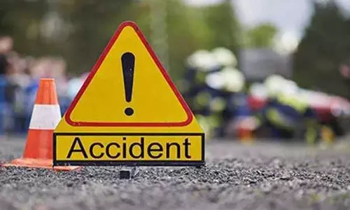 Nawanshahr के पास पर्यटक बस पलटी, सभी यात्री सुरक्षित Nawanshahr के पास पर्यटक बस पलटी, सभी यात्री सुरक्षित