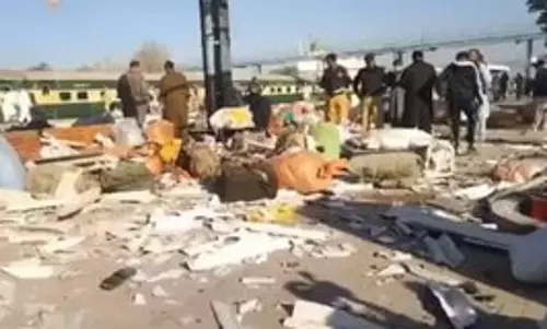 Balochistan में क्वेटा रेलवे स्टेशन पर आत्मघाती विस्फोट में दर्जनों लोगों की मौत