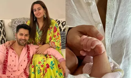Varun अपनी बेटी की रक्षा करते Varun अपनी बेटी की रक्षा करते
