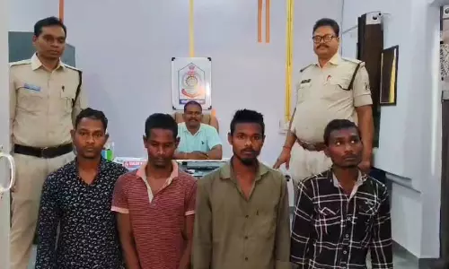 लूटपाट के चार बदमाश गिरफ्तार, मोबाइल और नकदी बरामद