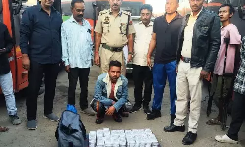 Assam पुलिस ने 60.58 लाख रुपये के नकली नोट जब्त किए Assam पुलिस ने 60.58 लाख रुपये के नकली नोट जब्त किए