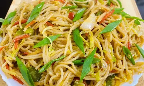 हरी चाऊमीन रेसिपी