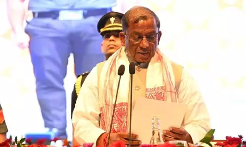 Assam के राज्यपाल ने छात्रों से नैतिकता के साथ आगे बढ़ने और लाभ के बजाय सिद्धांतों को प्राथमिकता देने का आग्रह Assam के राज्यपाल ने छात्रों से नैतिकता के साथ आगे बढ़ने और लाभ के बजाय सिद्धांतों को प्राथमिकता देने का आग्रह