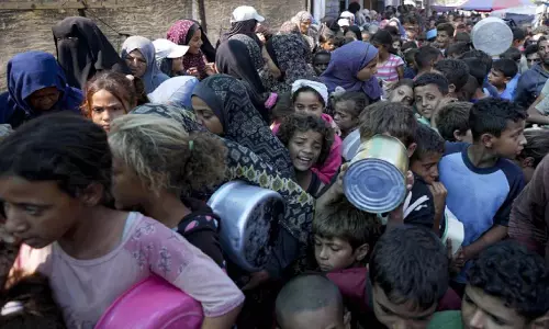 Gaza में इजरायली हमलों में कम से कम 13 लोग मारे गए
