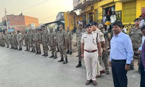 Dungarpur: सामान्य प्रेक्षक ने पुलिस थाना और फ्लैग मार्च का किया निरीक्षण