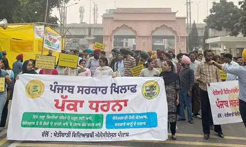 PAU के छात्रों ने निकाला विरोध मार्च PAU के छात्रों ने निकाला विरोध मार्च
