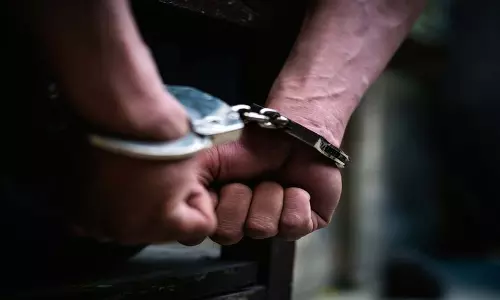 Haryana: नौकरशाह को दलित कर्मचारी के यौन शोषण के आरोप में गिरफ्तार किया गया Haryana: नौकरशाह को दलित कर्मचारी के यौन शोषण के आरोप में गिरफ्तार किया गया