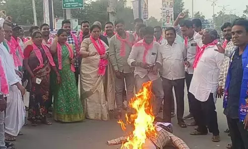 Asifabad में रेवंत रेड्डी का पुतला जलाया गया