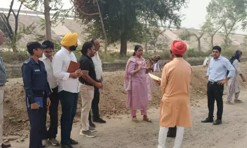 Ganganagar: कलेक्टर ने कालियां, फतूही व हिंदुमलकोट में किया मनरेगा कार्यों और स्वास्थ्य केंद्रों का औचक निरीक्षण Ganganagar: कलेक्टर ने कालियां, फतूही व हिंदुमलकोट में किया मनरेगा कार्यों और स्वास्थ्य केंद्रों का औचक निरीक्षण