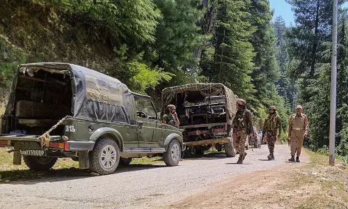 J-K: बारामूला में सुरक्षा बलों और आतंकवादियों के बीच मुठभेड़