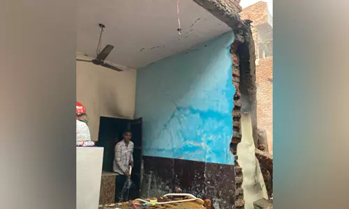 उत्तरी दिल्ली के कृष्ण विहार में LPG सिलेंडर विस्फोट में महिला की मौत, एक अन्य घायल उत्तरी दिल्ली के कृष्ण विहार में LPG सिलेंडर विस्फोट में महिला की मौत, एक अन्य घायल