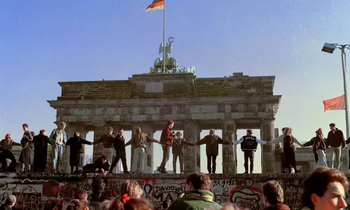 Germany ने बर्लिन की दीवार गिरने की 35वीं वर्षगांठ मनाई